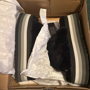 NIB UGG Disco Knot Slide